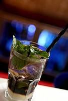 Cattolica - Porto Santo Disco Bar-  Black Mojito-Lime pestato con zucchero di canna ,ruhm avana bianco ,opal nera ,soda, foglie di menta, cannuccia di liquerizia   Foto Gianluca Moggi/Sestini